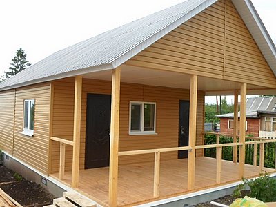 Когда вы принимаете решение о строительстве загородного домика, первым делом необходимо решать, к какому типу он будет относиться: дача или дом для постоянного проживания. 